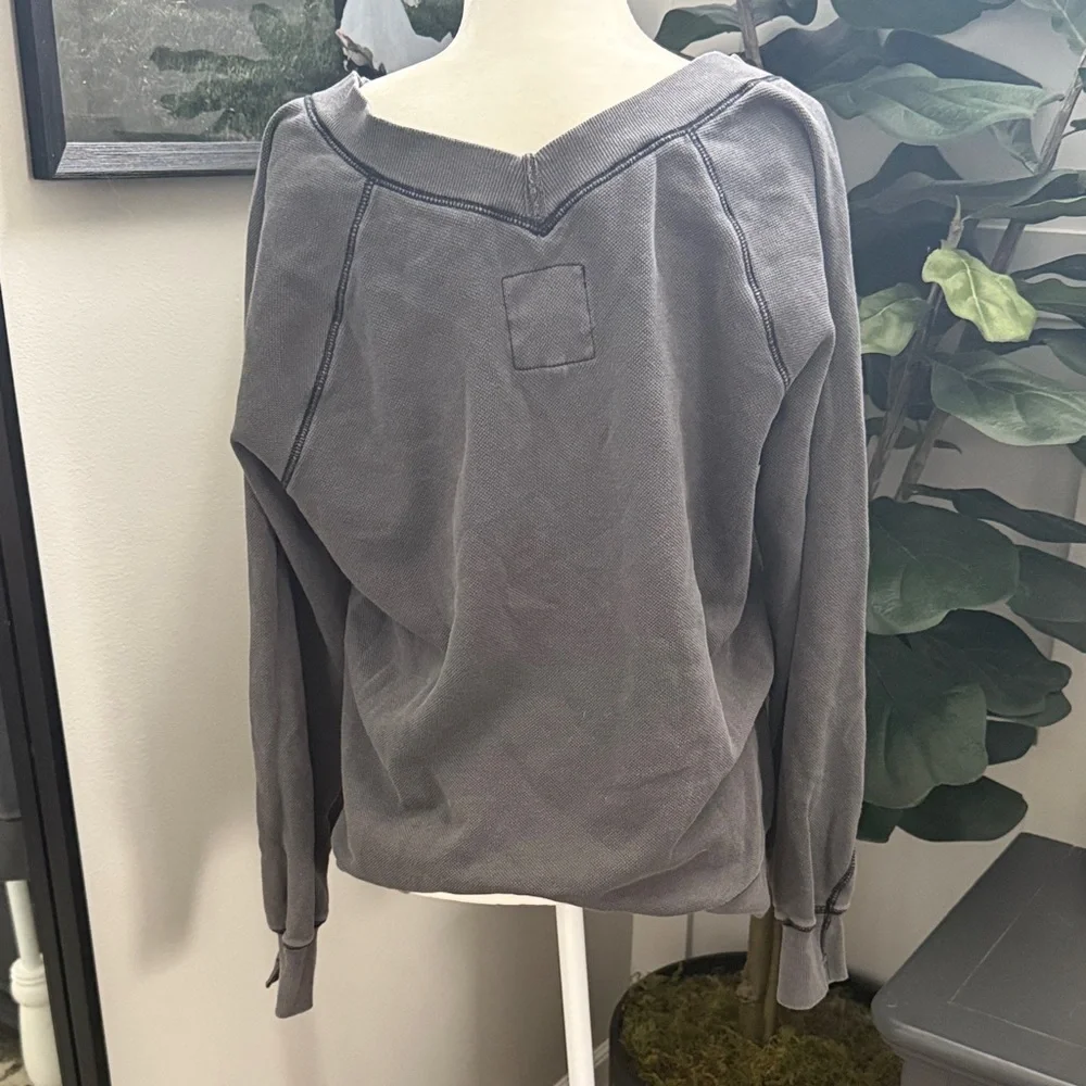 AERIE oversized Gray V-Neck Women's Sweater - Picture 2 of 5